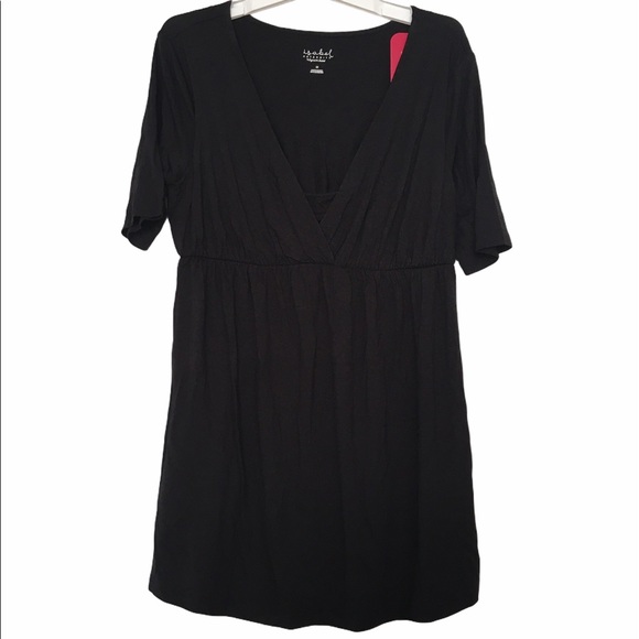 Ingrid and Isabel maternity black top - Picture 4 of 10